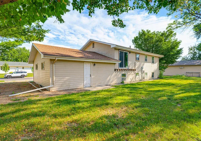 Photo 4 of Sale Pending at 64 9th Avenue NE, Hutchinson, MN 55350 | MLS# 7137435 | Listing updated on 2026-09-10
