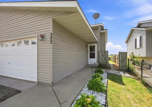 Photo 2 of Single family home for sale at 577 Kendall Dr, Hastings, MN 55033 | MLS# 7137455 | Listing updated on 2026-09-13