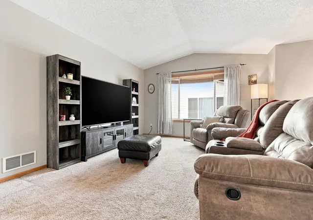 Photo 4 of Single family home for sale at 577 Kendall Dr, Hastings, MN 55033 | MLS# 7137455 | Listing updated on 2026-09-13