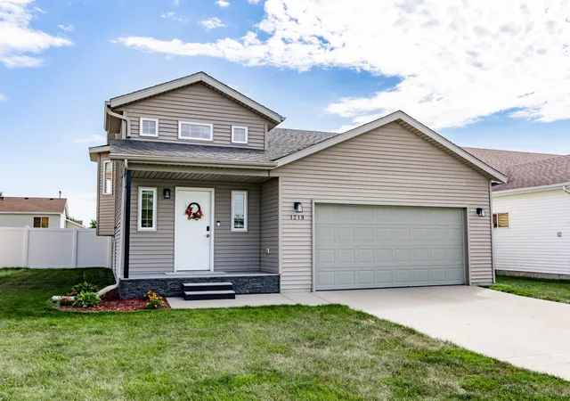 Photo 1 of Single family home for sale at 1219 Diversion Dr W, West Fargo, ND 58078 | MLS# 7137481 | Listing updated on 2026-09-14