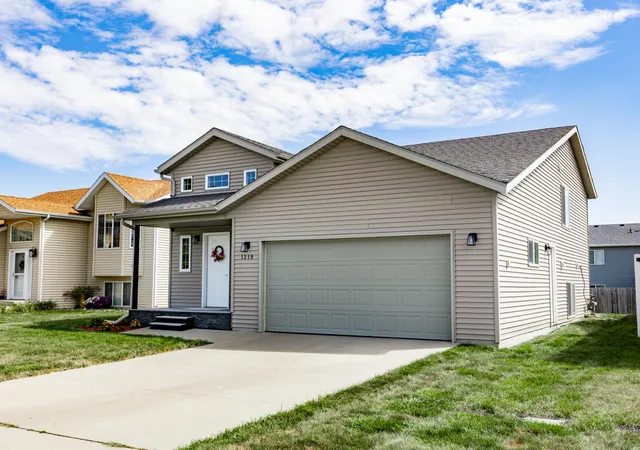 Photo 3 of Single family home for sale at 1219 Diversion Dr W, West Fargo, ND 58078 | MLS# 7137481 | Listing updated on 2026-09-14