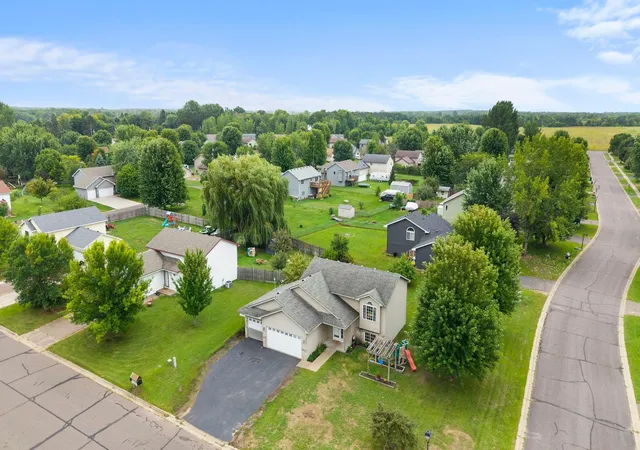 Photo 3 of Single family home for sale at 2033 Joes Lake Rd Se, Cambridge, MN 55008 | MLS# 7137668 | Listing updated on 2026-09-15
