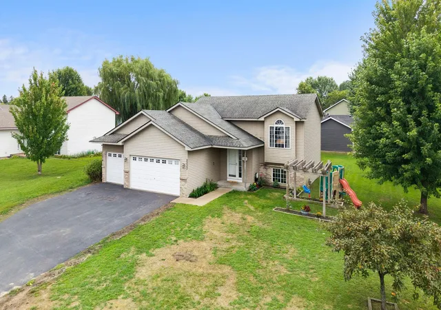 Photo 3 of Single family home for sale at 2033 Joes Lake Rd SE, Cambridge, MN 55008 | MLS# 7137668 | Listing updated on 2026-09-15