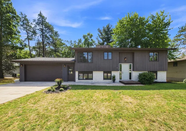 Photo 3 of Single family home for sale at 151 Riverside St, Mora, MN 55051 | MLS# 7137693 | Listing updated on 2026-09-23