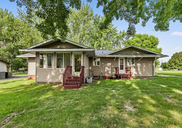 Photo 3 of Single family home for sale at 610 24 1/2 Ave Ne, Sauk Rapids, MN 56379 | MLS# 7137758 | Listing updated on 2026-09-28
