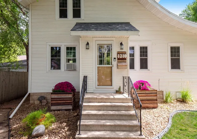 Photo 2 of Single family home for sale at 1210 13 1/2 St S, Fargo, ND 58103 | MLS# 7137778 | Listing updated on 2026-09-11