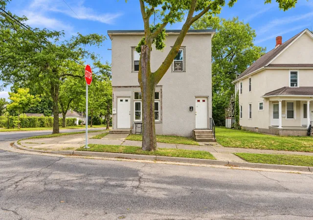 Listing Photo 2 - Condo for sale in building located at 2226 Girard Ave N, Minneapolis, MN 55411