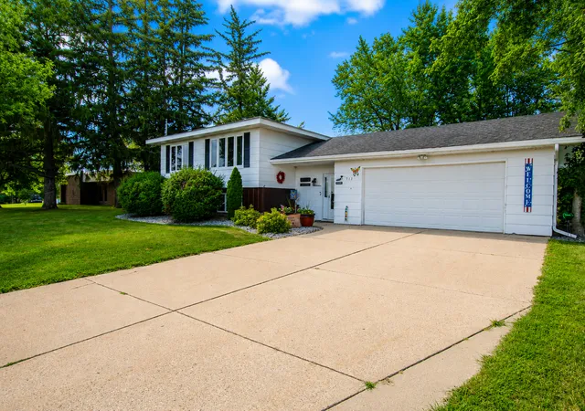 Photo 3 of Single family home for sale at 913 1st Avenue Se, Long Prairie, MN 56347 | MLS# 7137927 | Listing updated on 2026-10-07