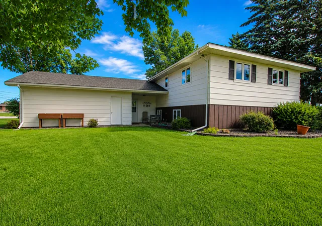 Photo 3 of Single family home for sale at 913 1st Avenue SE, Long Prairie, MN 56347 | MLS# 7137927 | Listing updated on 2026-10-07