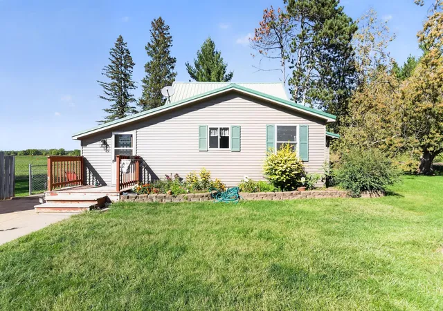 Photo 2 of Sale Pending at 41257 Government Rd, Hinckley, MN 55037 | MLS# 7138045 | Listing updated on 2026-09-10