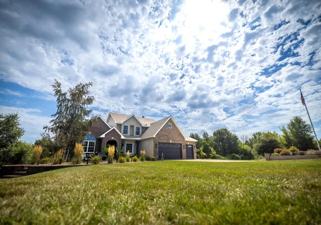 Photo 3 of Single family home for sale at 8494 320th St Way, Cannon Falls, MN 55009 | MLS# 7138054 | Listing updated on 2026-09-11