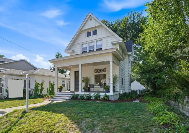 Photo 3 of Sale Pending at 4232 Beard Ave S, Minneapolis, MN 55410 | MLS# 7138133 | Listing updated on 2026-09-19
