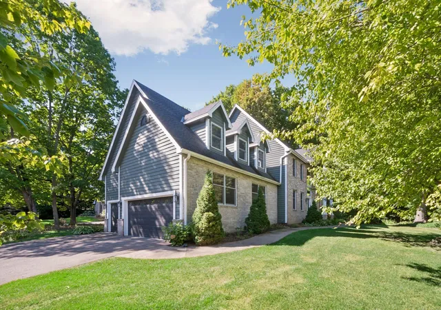 Photo 3 of Sale Pending at 561 Bighorn Dr, Chanhassen, MN 55317 | MLS# 7138190 | Listing updated on 2026-09-11