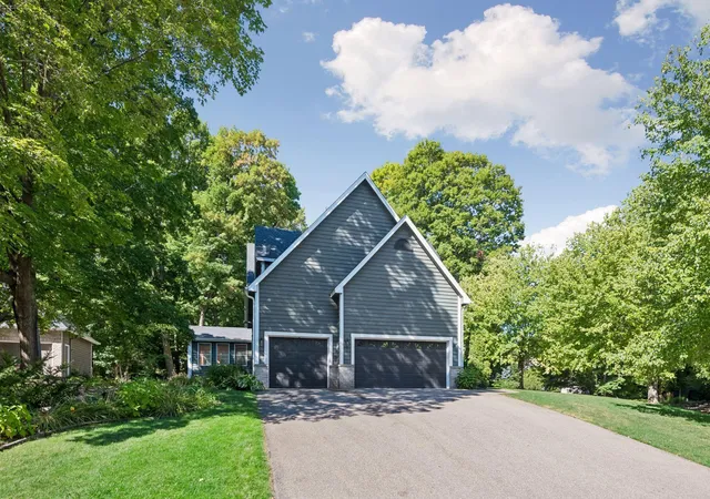 Photo 4 of Sale Pending at 561 Bighorn Dr, Chanhassen, MN 55317 | MLS# 7138190 | Listing updated on 2026-09-11