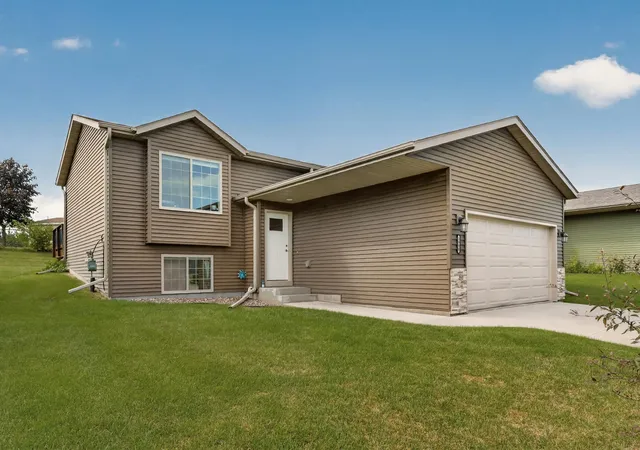 Photo 1 of Single family home for sale at 3908 Orchardview Ln Nw, Rochester, MN 55901 | MLS# 7138234 | Listing updated on 2026-09-14
