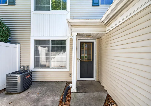 Photo 3 of Single family home for sale at 14756 Excelsior Ln #15, Saint Paul, MN 55124 | MLS# 7138330 | Listing updated on 2026-09-15