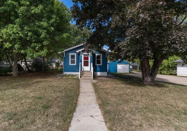 Photo 3 of Sale Pending at 616 Lake St, Alexandria, MN 56308 | MLS# 7138353 | Listing updated on 2026-09-10