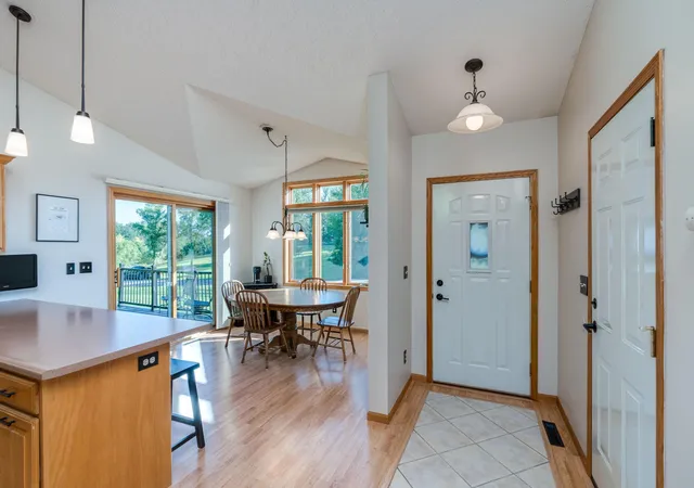 Photo 2 of Sale Pending at 200 Mapleridge Dr, Mankato, MN 56001 | MLS# 7138358 | Listing updated on 2026-09-13