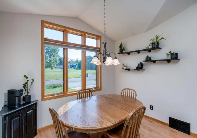 Photo 3 of Sale Pending at 200 Mapleridge Dr, Mankato, MN 56001 | MLS# 7138358 | Listing updated on 2026-09-13