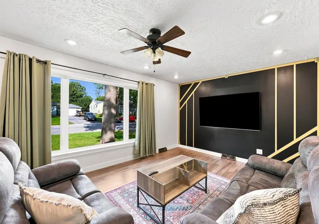 Photo 3 of Sale Pending at 1521 Gary Ave, Detroit Lakes, MN 56501 | MLS# 7138401 | Listing updated on 2026-09-11