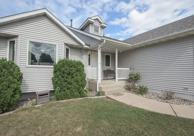 Photo 3 of Single family home for sale at 715 Prairie Ln, Sauk Rapids, MN 56379 | MLS# 7138442 | Listing updated on 2026-10-14