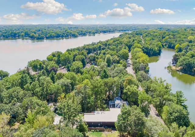 Photo 3 of Single family home for sale at 3318 W Owasso Blvd, Saint Paul, MN 55126 | MLS# 7138457 | Listing updated on 2026-10-21