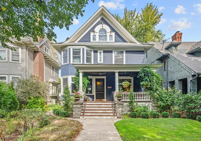 Photo 1 of Single family home for sale at 997 Lincoln Ave, Saint Paul, MN 55105 | MLS# 7138467 | Listing updated on 2026-09-22