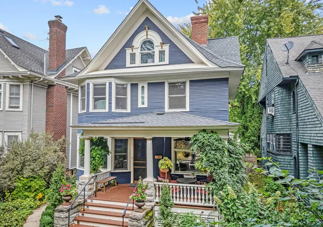 Photo 3 of Single family home for sale at 997 Lincoln Ave, Saint Paul, MN 55105 | MLS# 7138467 | Listing updated on 2026-09-22