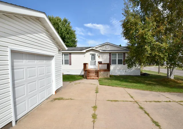 Photo 2 of Single family home for sale at 708 1st Street E, Milaca, MN 56353 | MLS# 7138471 | Listing updated on 2026-09-11