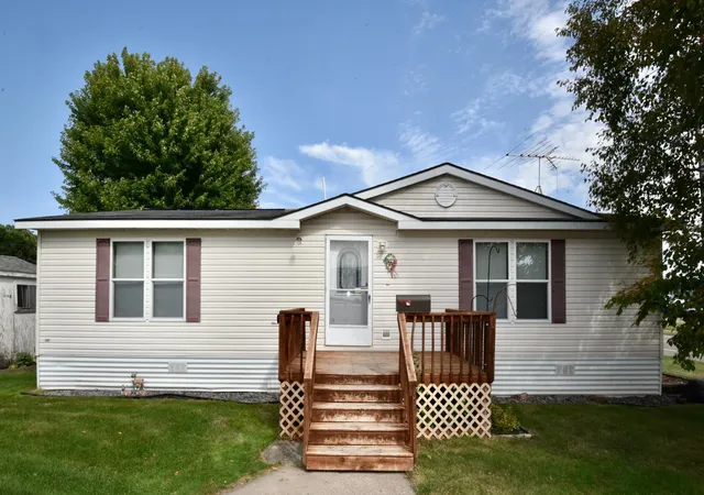 Photo 3 of Single family home for sale at 708 1st Street E, Milaca, MN 56353 | MLS# 7138471 | Listing updated on 2026-09-11