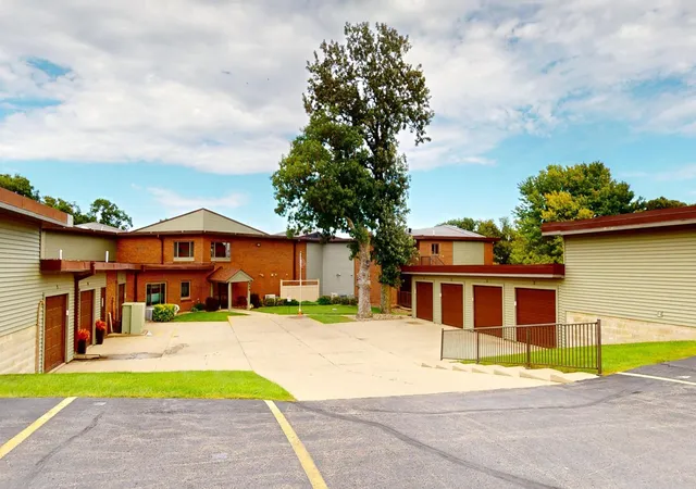 Photo 1 of Sale Pending at 808 Lake Chapeau Dr #105, Albert Lea, MN 56007 | MLS# 7138494 | Listing updated on 2026-09-21