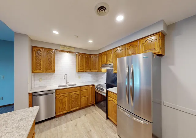 Photo 4 of Sale Pending at 808 Lake Chapeau Dr #105, Albert Lea, MN 56007 | MLS# 7138494 | Listing updated on 2026-09-21