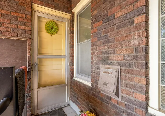 Photo 2 of Condo for sale at 127 Lexington Pkwy S #6, Saint Paul, MN 55105 | MLS# 7138524 | Listing updated on 2026-09-14