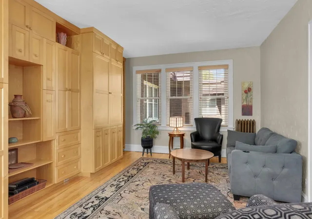Photo 4 of Condo for sale at 127 Lexington Pkwy S #6, Saint Paul, MN 55105 | MLS# 7138524 | Listing updated on 2026-09-14