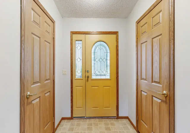 Photo 3 of Single family home for sale at 20210 County Rd 2, Silver Lake, MN 55381 | MLS# 7138561 | Listing updated on 2026-09-14