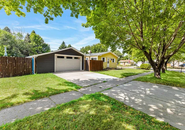Photo 3 of Single family home for sale at 1921 N 10th Avenue, Moorhead, MN 56560 | MLS# 7138638 | Listing updated on 2026-09-11