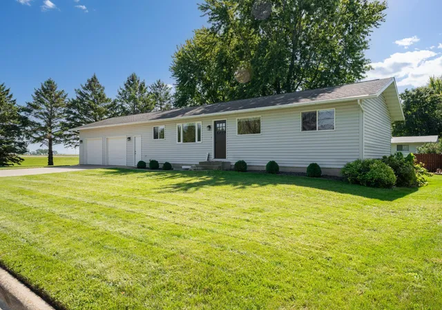 Photo 2 of Single family home for sale at 507 5th Street Ne, Hayfield, MN 55940 | MLS# 7138643 | Listing updated on 2026-09-14