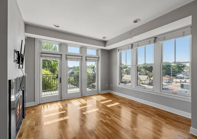 Photo 4 of Condo for sale at 1060 Grand Ave #300, Saint Paul, MN 55105 | MLS# 7138646 | Listing updated on 2026-09-14