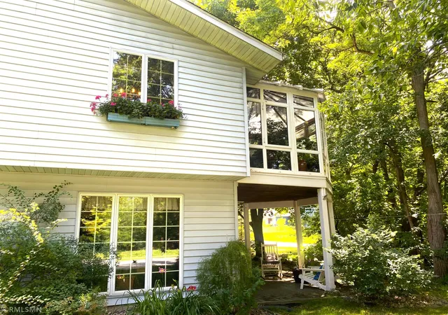 Photo 2 of Single family home for sale at 1713 Siewert St, Red Wing, MN 55066 | MLS# 7138647 | Listing updated on 2026-09-15