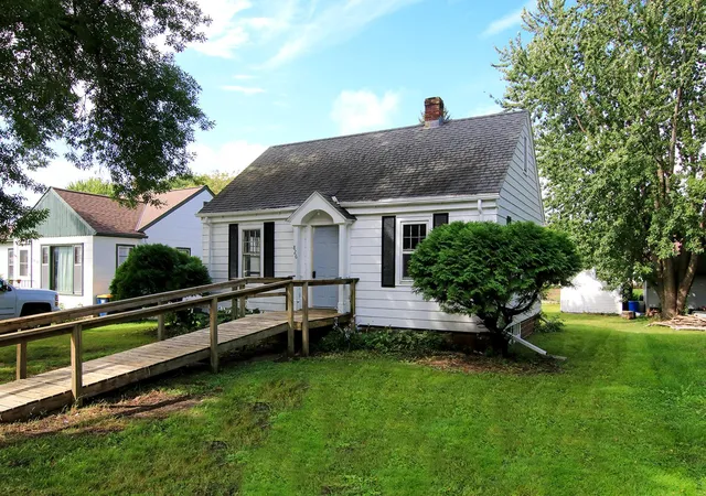 Photo 1 of Sale Pending at 826 Bradley Ave, Gibbon, MN 55335 | MLS# 7138731 | Listing updated on 2026-09-22