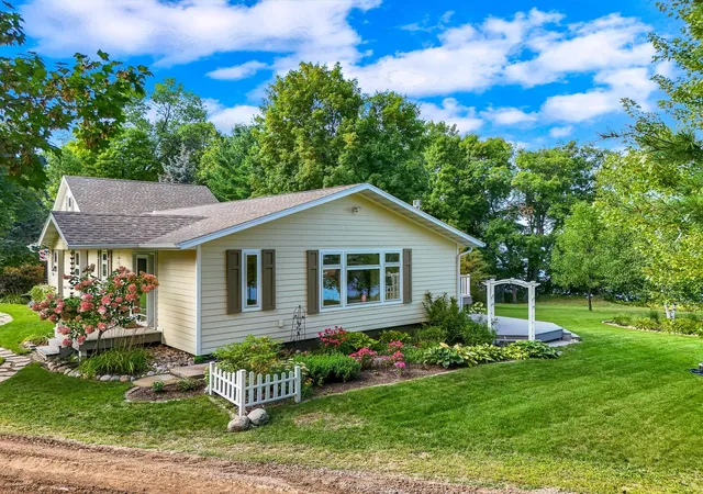 Photo 3 of Single family home for sale at 38834 Railroad Dr, Richville, MN 56576 | MLS# 7138834 | Listing updated on 2026-09-29