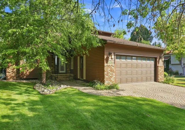 Photo 1 of Single family home for sale at 15 Fremont Dr S, Fargo, ND 58103 | MLS# 7138868 | Listing updated on 2026-09-11