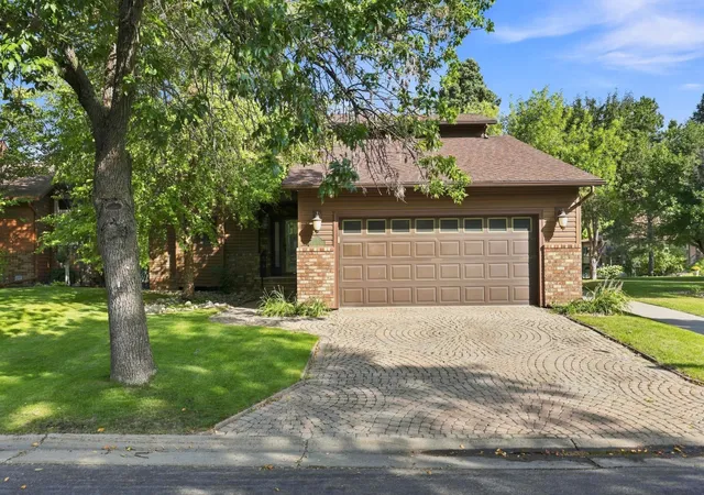 Photo 3 of Single family home for sale at 15 Fremont Dr S, Fargo, ND 58103 | MLS# 7138868 | Listing updated on 2026-09-11