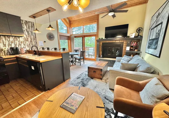 Photo 4 of Single family home for sale at 527 Moose Mountain Dr, Lutsen, MN 55612 | MLS# 7138870 | Listing updated on 2026-09-10
