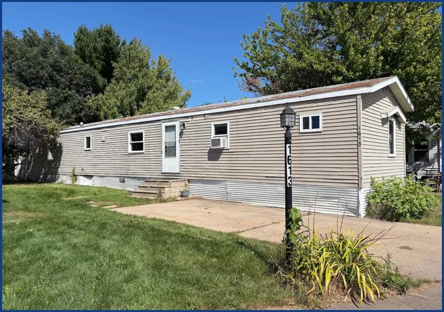Photo 1 of Single family home for sale at 1613 Deerwood Dr Ne, Andover, MN 55304 | MLS# 7138901 | Listing updated on 2026-09-15