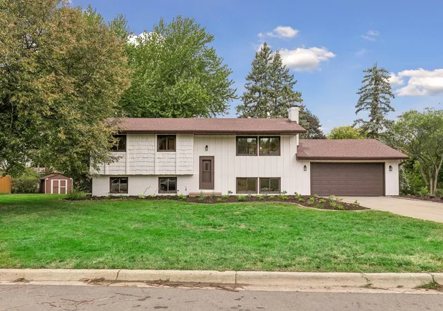 Photo 2 of Single family home for sale at 963 Marnie St S, Saint Paul, MN 55119 | MLS# 7138904 | Listing updated on 2026-09-11