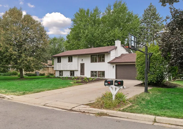 Photo 3 of Single family home for sale at 963 Marnie St S, Saint Paul, MN 55119 | MLS# 7138904 | Listing updated on 2026-09-11