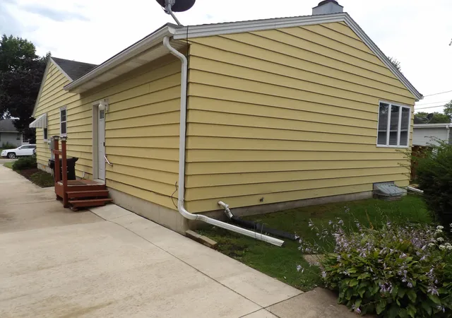 Photo 3 of Single family home for sale at 1802 3rd Avenue Nw, Austin, MN 55912 | MLS# 7139016 | Listing updated on 2026-09-14
