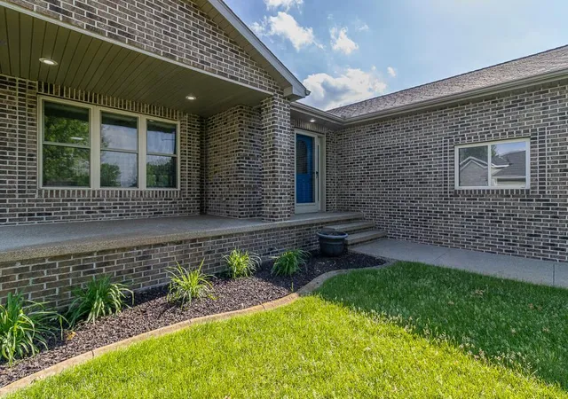 Photo 1 of Single family home for sale at 12991 Meadow Crk Dr, New Ulm, MN 56073 | MLS# 7139037 | Listing updated on 2026-09-11