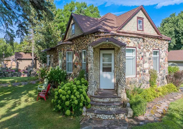Photo 4 of Single family home for sale at 200 N Park St, Hendricks, MN 56136 | MLS# 7139065 | Listing updated on 2026-09-11